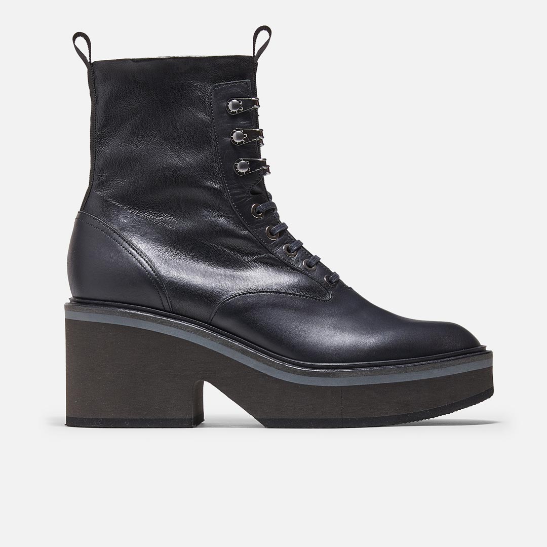 AGNES ankle boots, black calfskin || OUTLET
